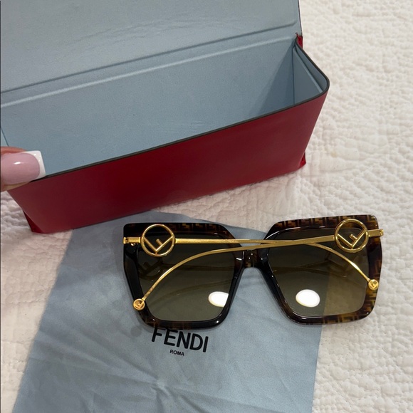 Fendi Women's Black and Gold Sunglasses - Picture 3 of 6